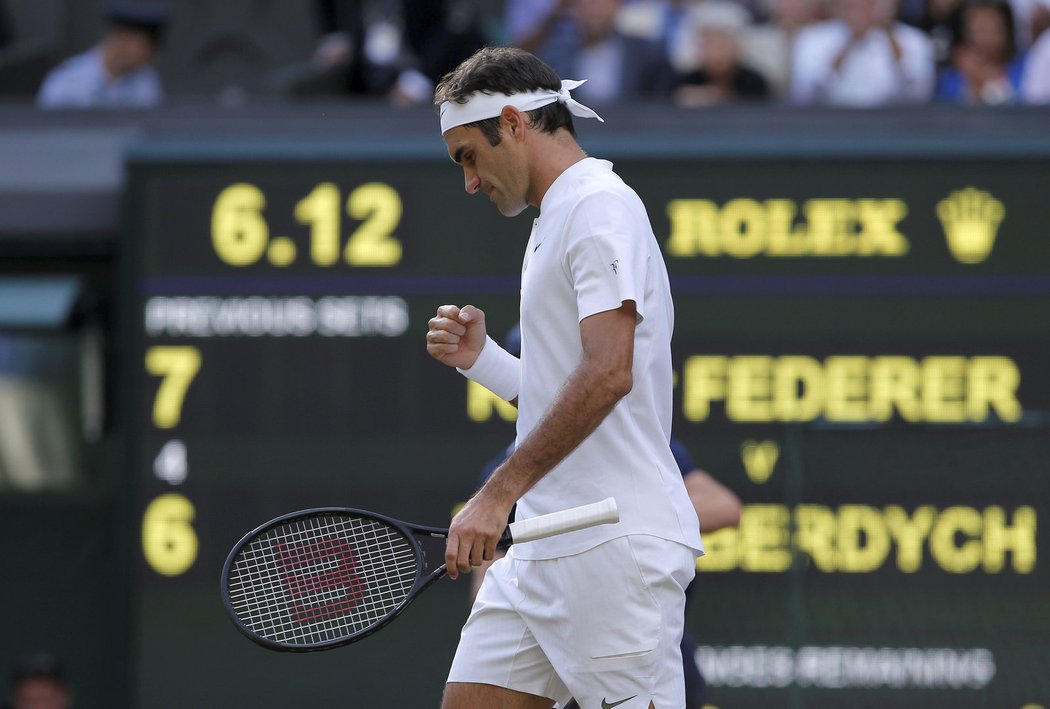 Roger Federer se raduje ze zisku prvního setu