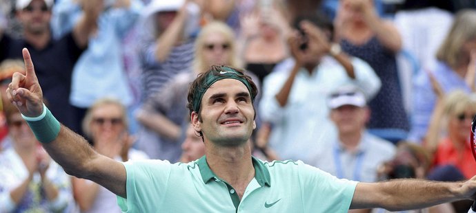 Roger Federer v nedělním finále porazil Španěla Davida Ferrera 6:3, 1:6, 6:2