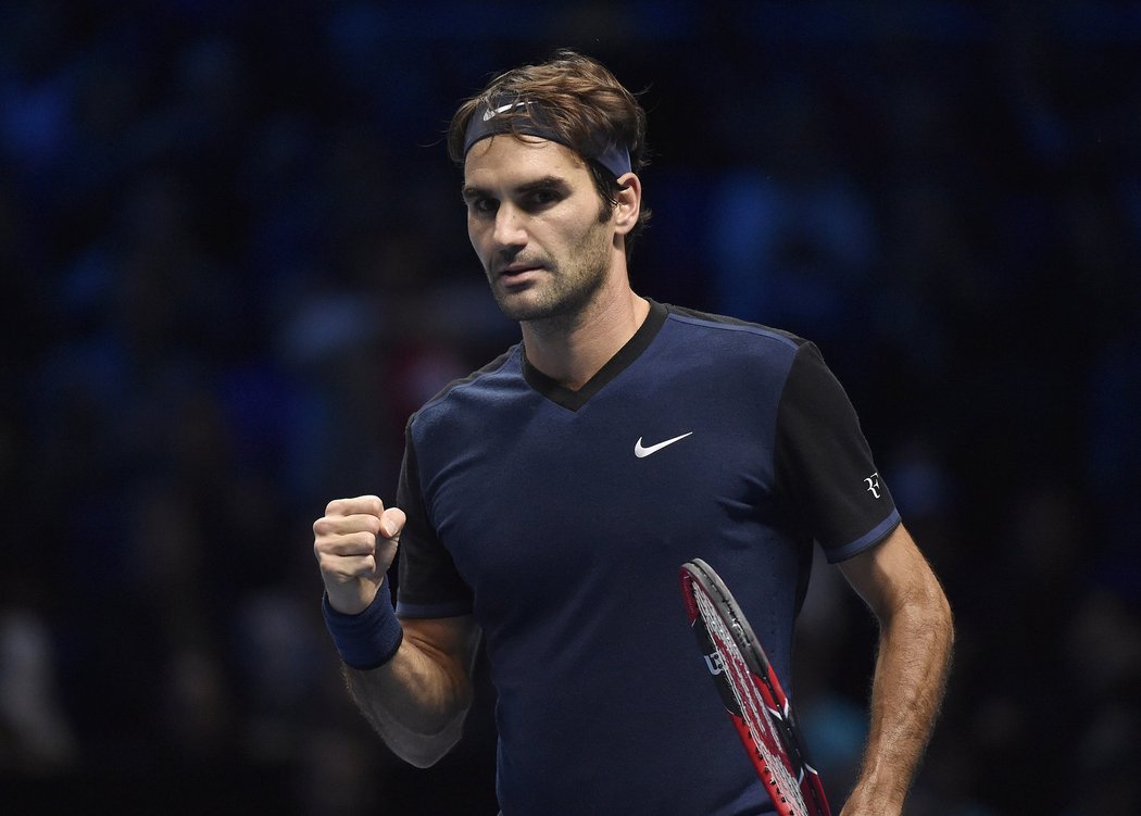 Roger Federer na Turnaji mistrů v utkání s Novakem Djokovičem