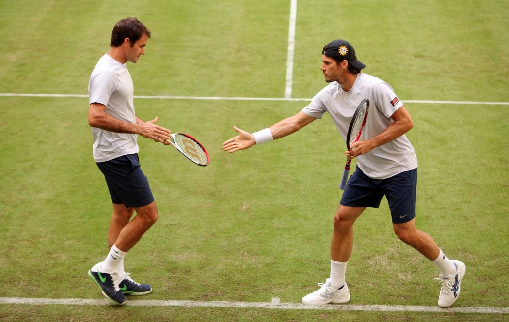 Roger Federer s Tommy Haasem na soupeře nestačili