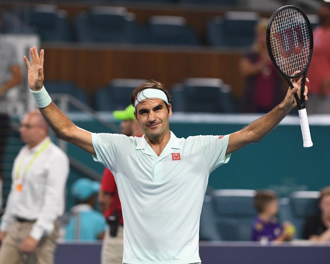 Roger Federer si zahraje o čtvrtý titul z turnaje v Miami. V semifinále porazil kanadského mladíka Denise Shapovalova 6:2, 6:4.