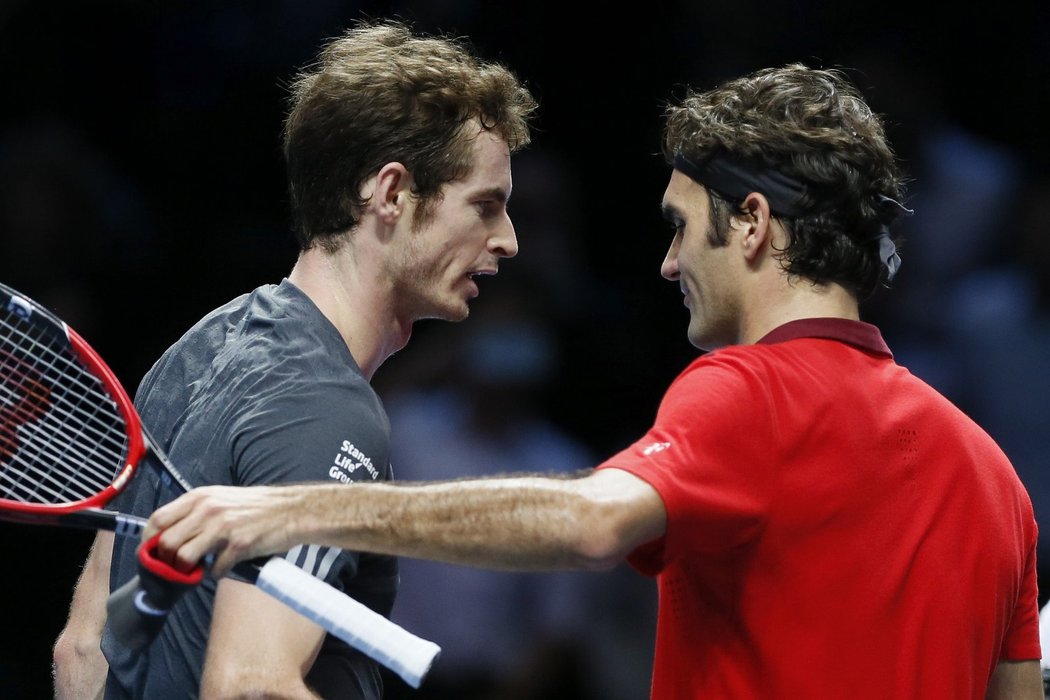 Andy Murray na poslední chvíli druhého kanára do Rogera Federera odvrátil, byť ho od totálního debaklu dělily jen dva míčky