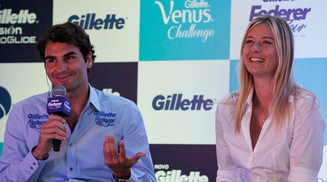 Exhibice se nesla v pohodovém duchu, stejně jako její tisková konference, kde Roger Federer rozesmál i Marii Šarapovovou