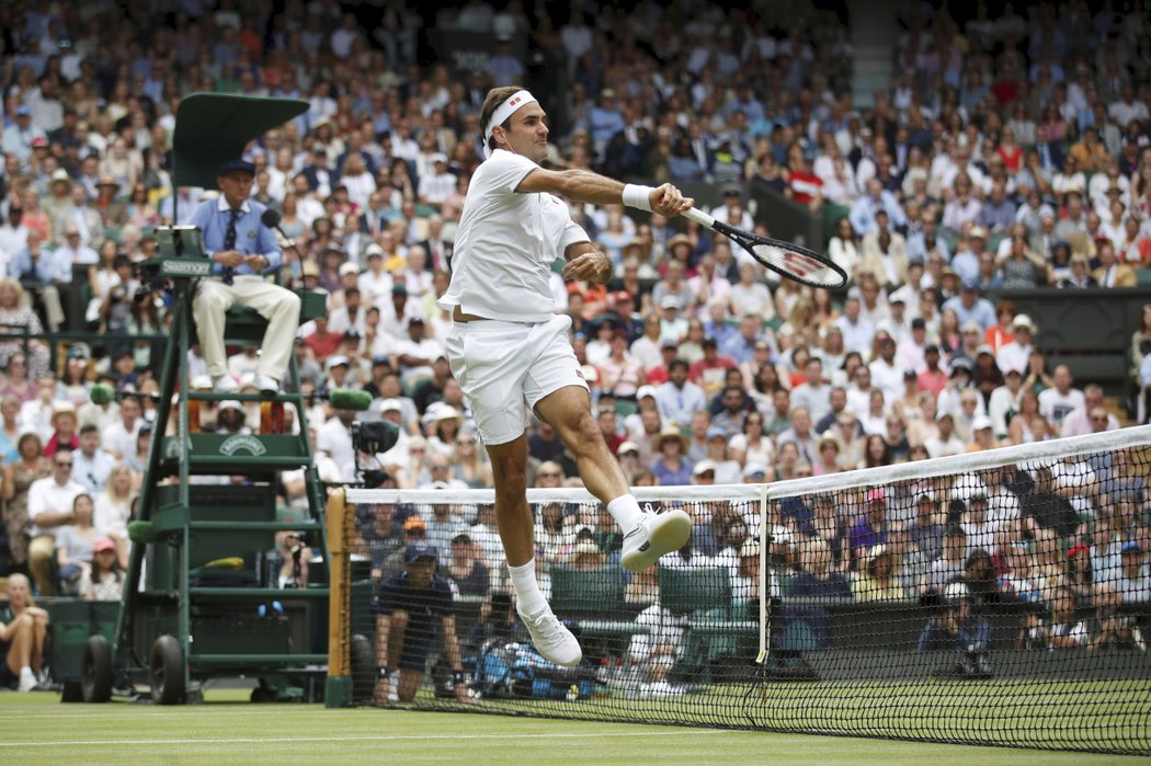 Federer prohrál s Harrisem úvodní set. Pak však Švýcar zabral a doletěl až do druhého kola