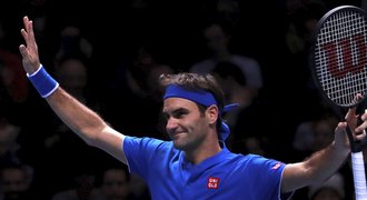 Federer odčinil porážku a drží naději, Anderson smetl Nišikoriho