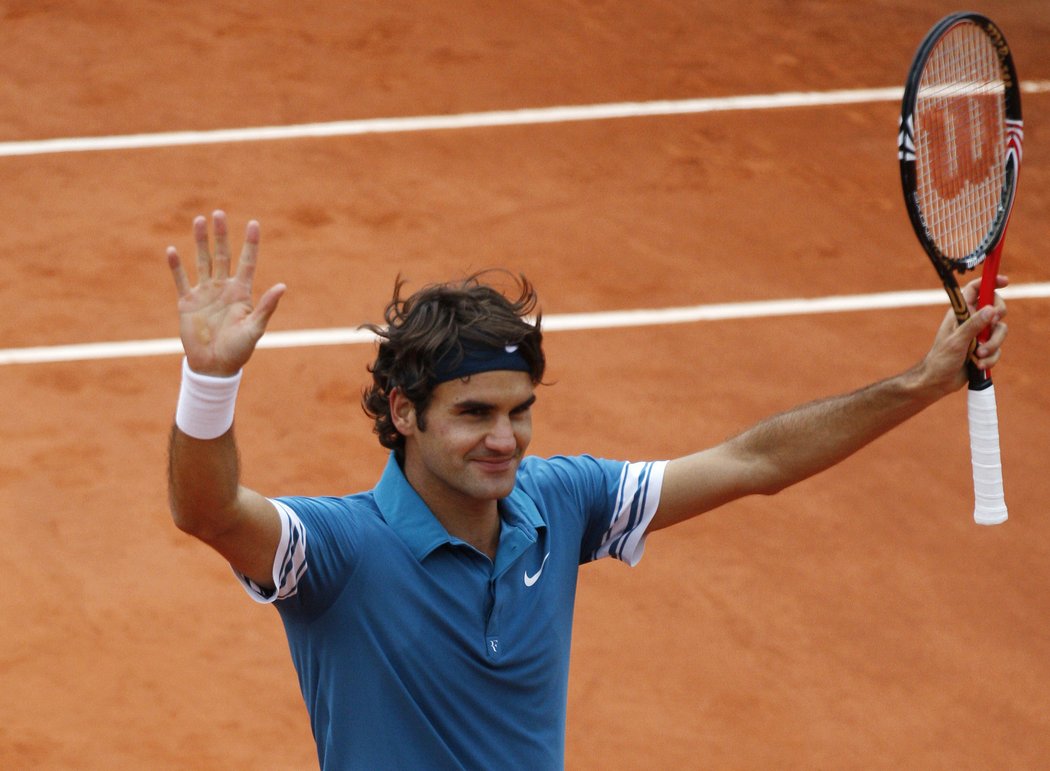 Federer děkuje fanouškům.