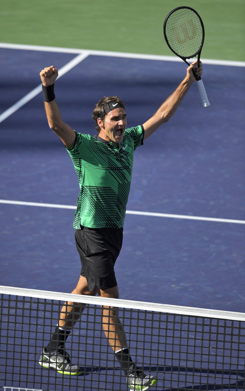 Roger Federer slaví svůj devadesátý turnajový triumf