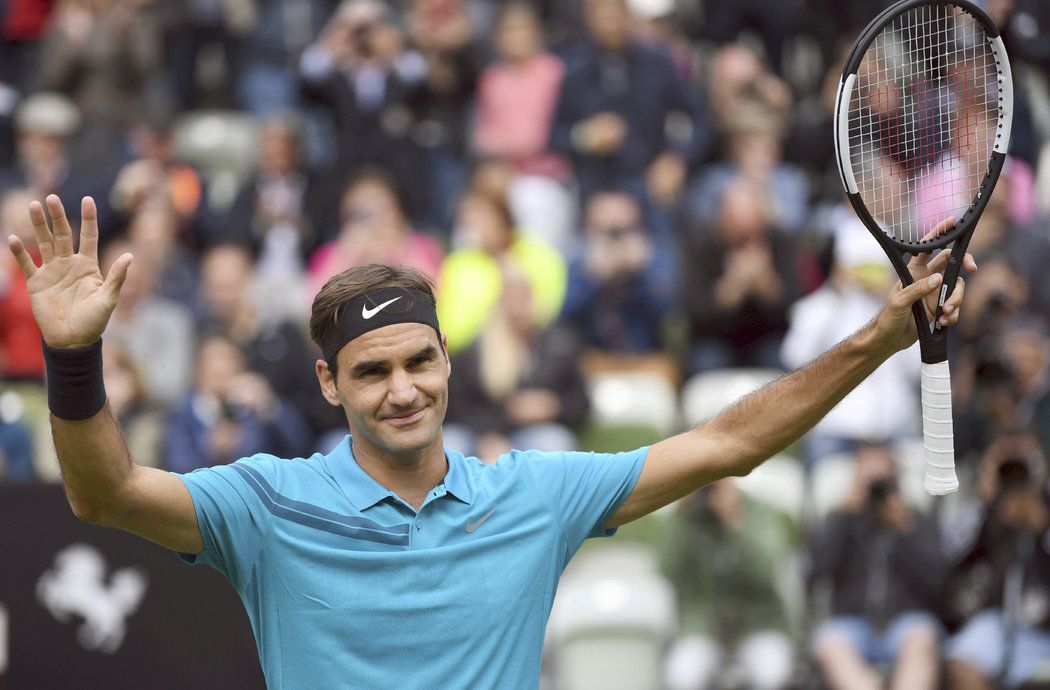 Roger Federer slaví postup do druhého kola