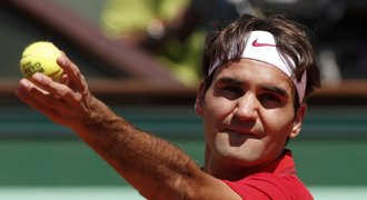 Rozčilený Federer: Míče jsou pokaždé jiné