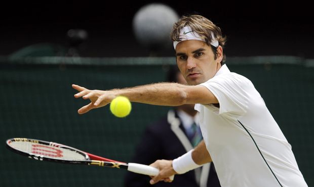 Federer bojuje o semifinále Wimbledonu Federer bojuje o semifinále Wimbledonu