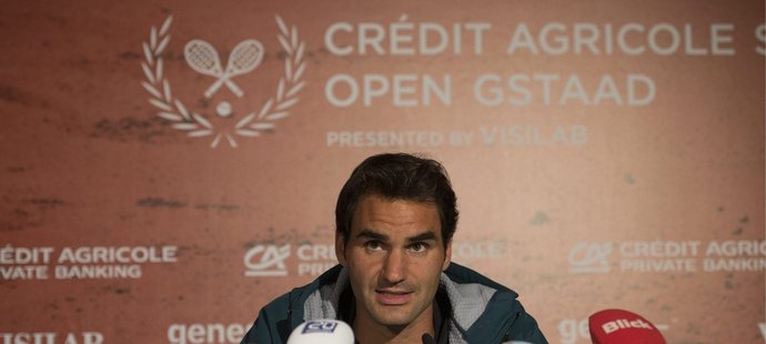 Roger Federer na pondělní tiskové konferenci v Bastaadu