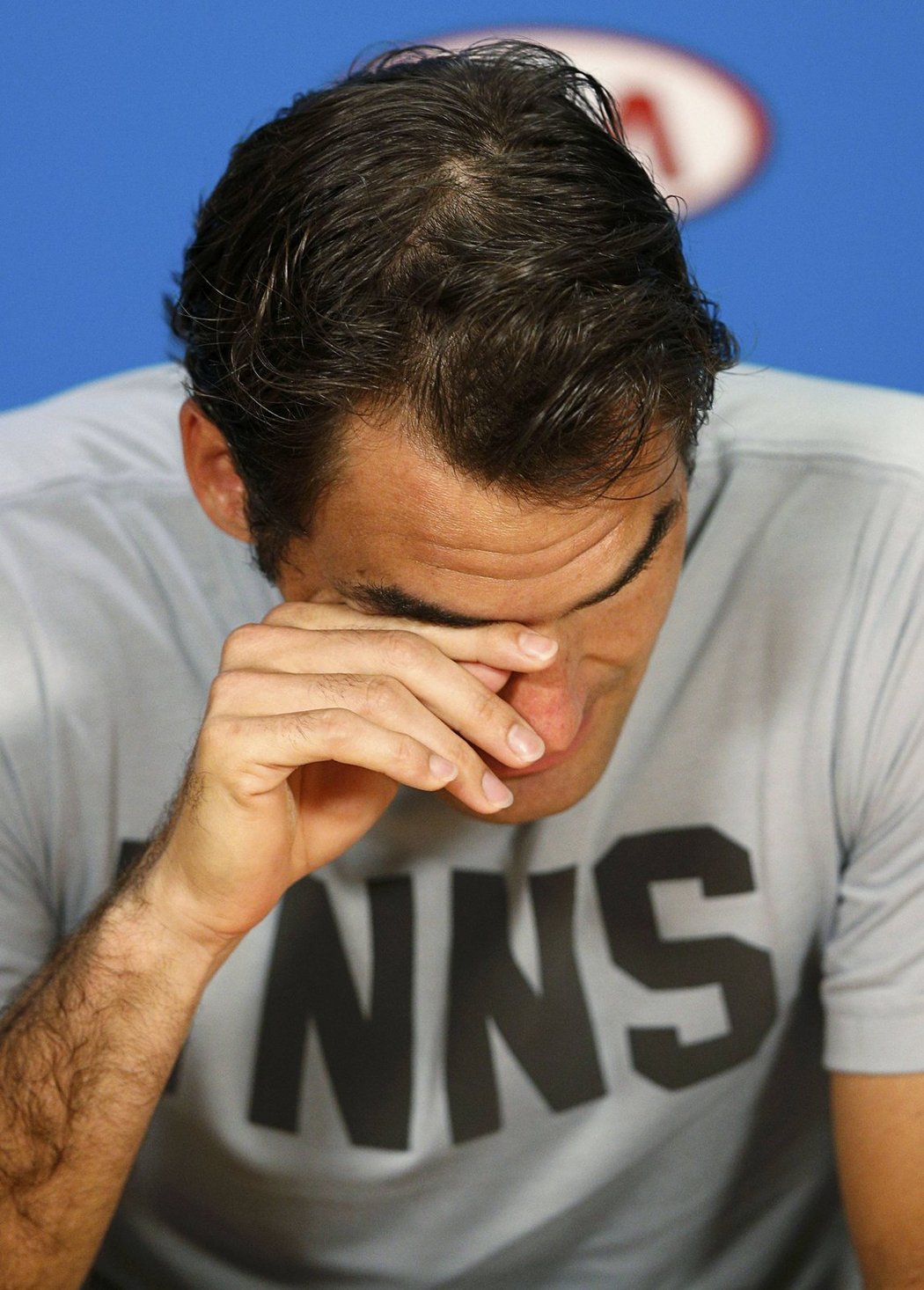 Roger Federer těžko hledal po porážce slova
