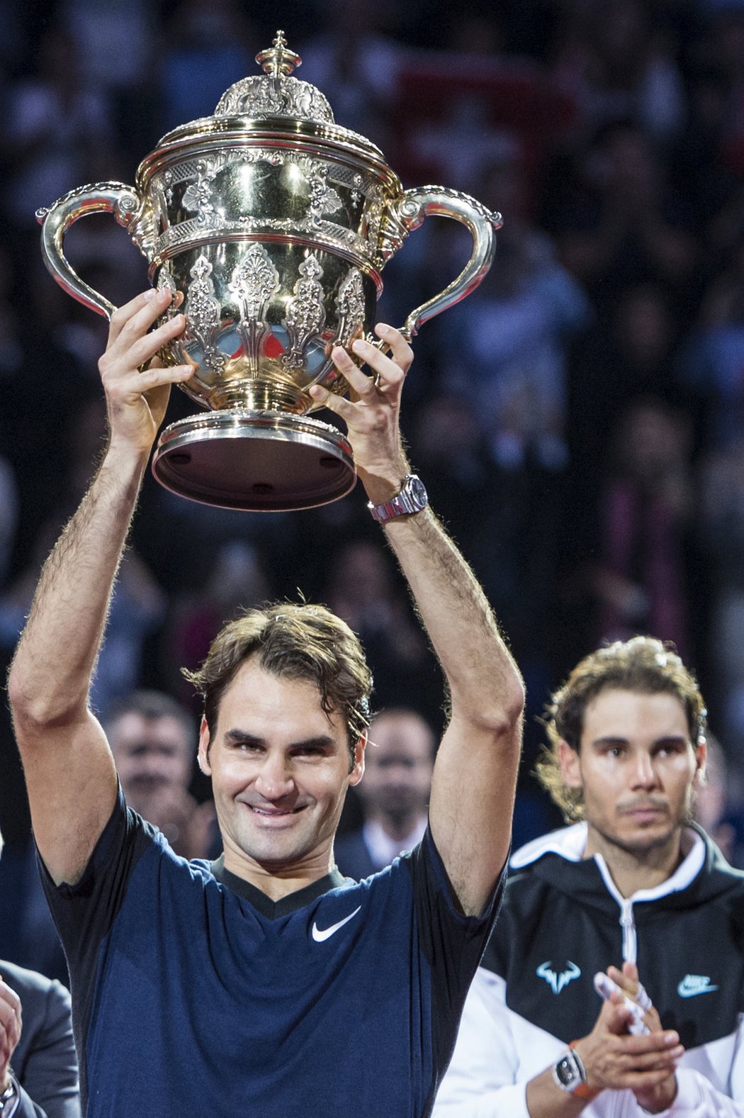 Roger Federer s vítěznou trofejí