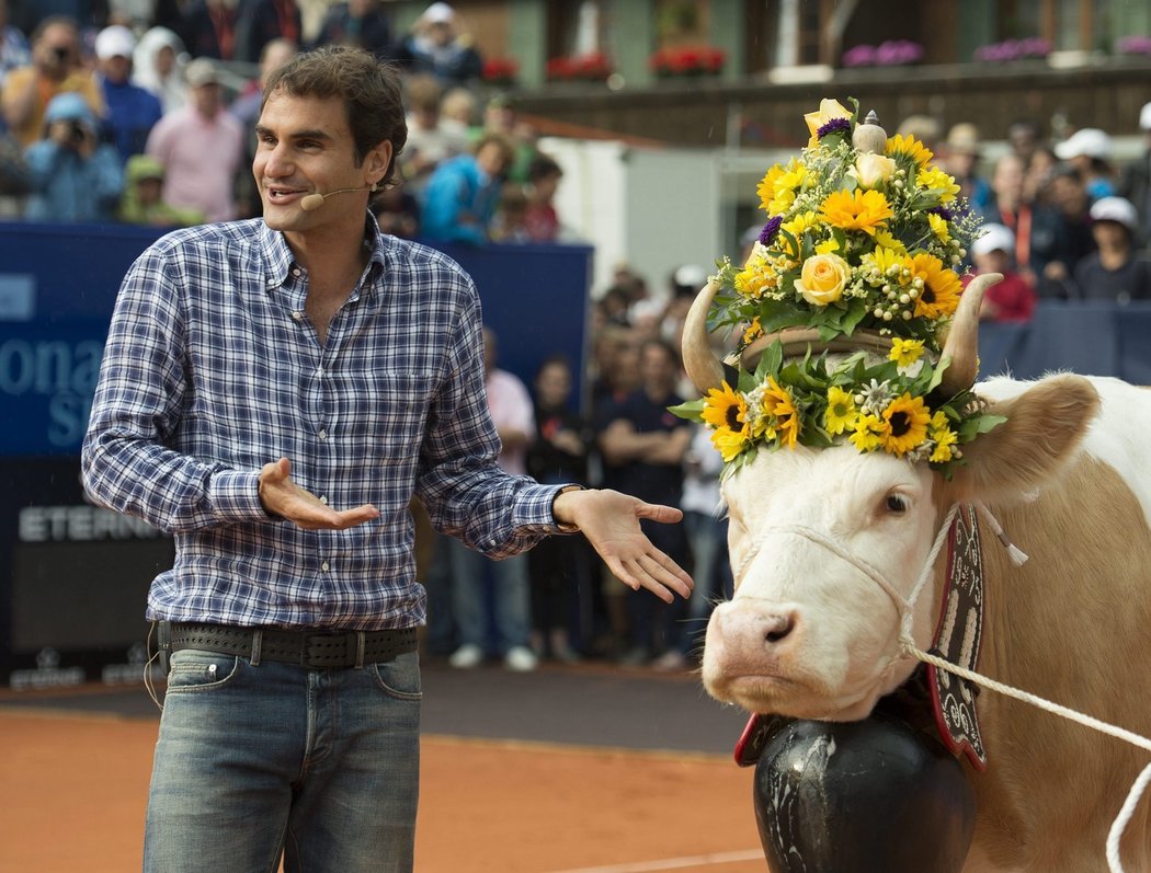 2013 - Roger obdržel na trnaji ve Švýcarsku netradiční dárek v podobě živé krávy