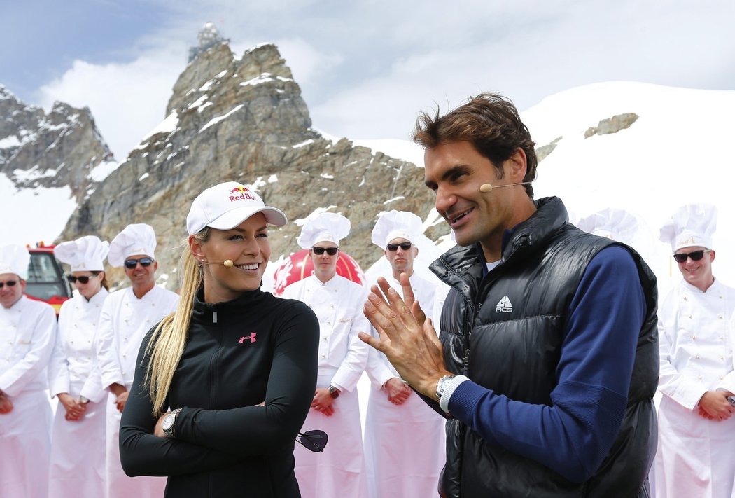 2014 - Lindsey Vonnová a Roger Federer jsou dlouholetými přáteli, při jedné z exhibičních akcí si spolu zahráli tenis pod alpskými vrcholky