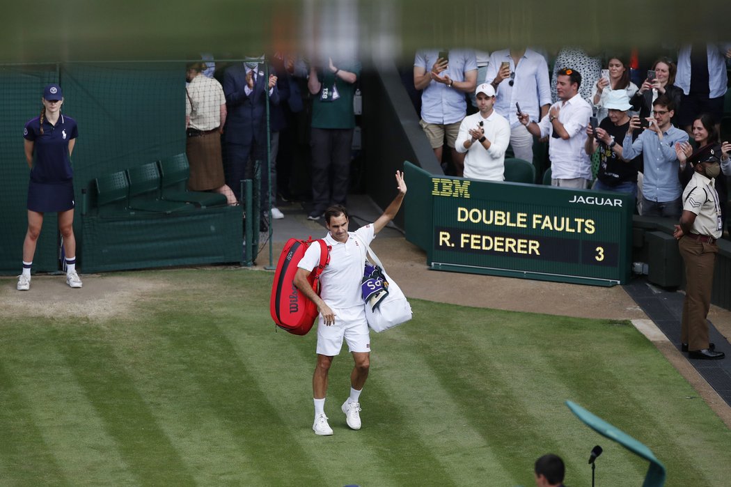 Roger Federer opustil Wimbledon s kanárem na krku