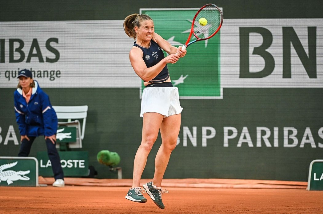 Francouzská tenistka Fiona Ferrová přiznala, že v letech 2012 až 2015 ji opakovaně znásilnil její trenér Pierre Bouteyre
