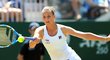 Karolína Plíšková během finálového zápasu v Eastbourne proti Angelique Kerberové