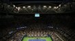 Zaplněný centrální kurt během tenisového US Open 2019