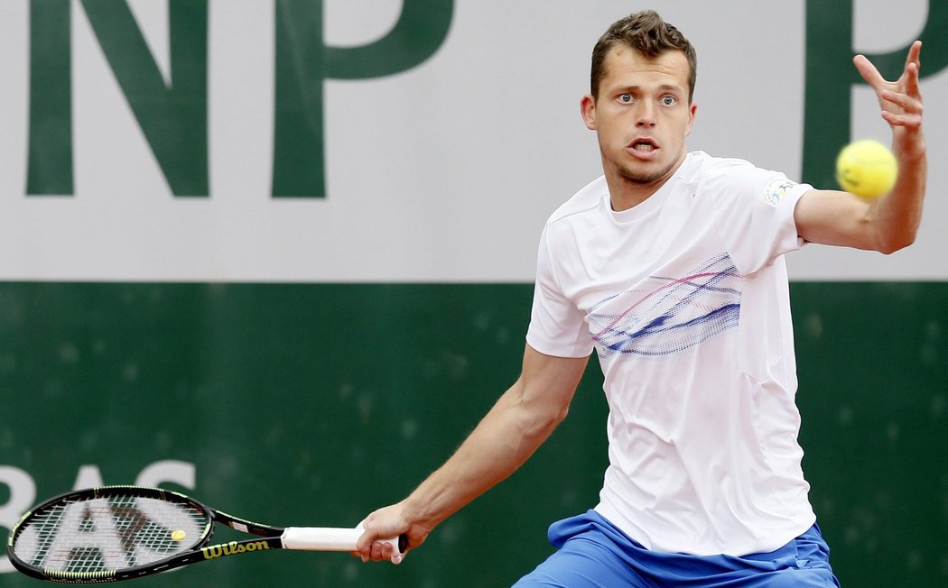 Adam Pavlásek porazil v prvním kole French Open Roberta Baenu