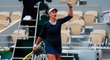 Barbora Krejčíková se raduje po triumfu ve 3. kole French Open