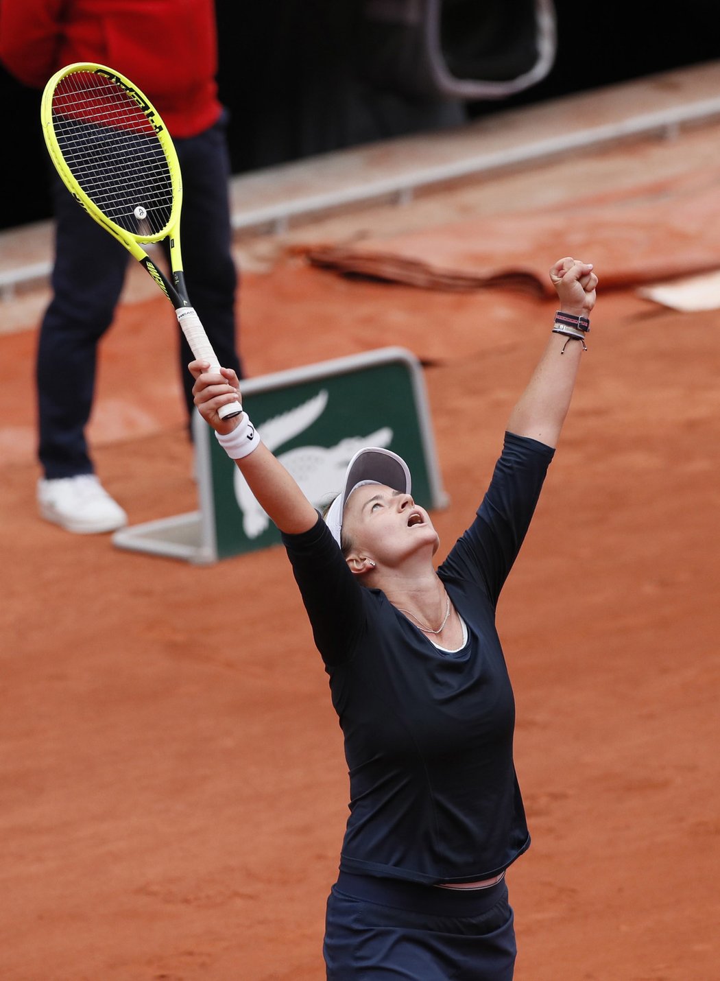 Je to tam. Barbora Krejčíková postoupila do osmifinále grandslamového French Open...