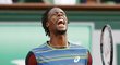 Gael Monfils se raduje z velkého vítězství, v prvním kole French Open porazil Tomáše Berdycha