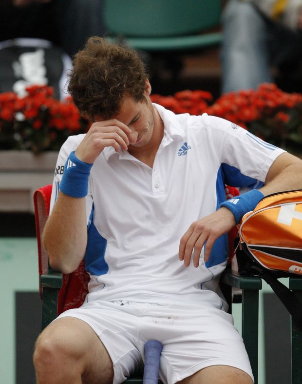 Zklamaný Andy Murray po porážce s Tomášem Berdychem Zklamaný Andy Murray po porážce s Tomášem Berdychem