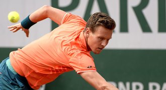 Berdych se po výhře zlobil: Nejhorší kurty, co do Paříže jezdím