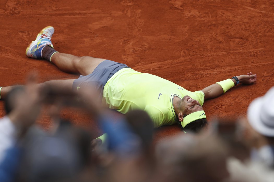 Dvanácti tituly překonal Rafael Nadal Australanku Margaret Courtovou, jedenáctinásobnou šampionku Australian Open. Martina Navrátilová je s devíti wimbledonskými výhrami třetí.