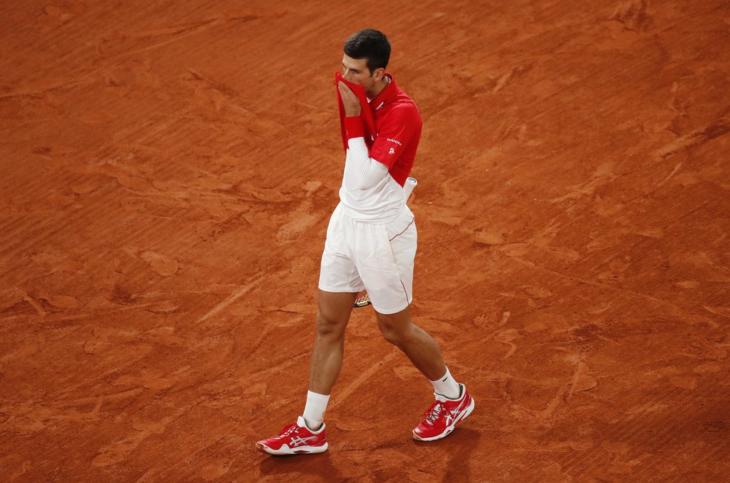 Novak Djokovič jakoby nevěřil výbuchu v první setu finále French Open proti Rafaelu Nadalovi