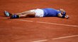 Vyčerpaný Rafael Nadal lehl po vítězství na antuku