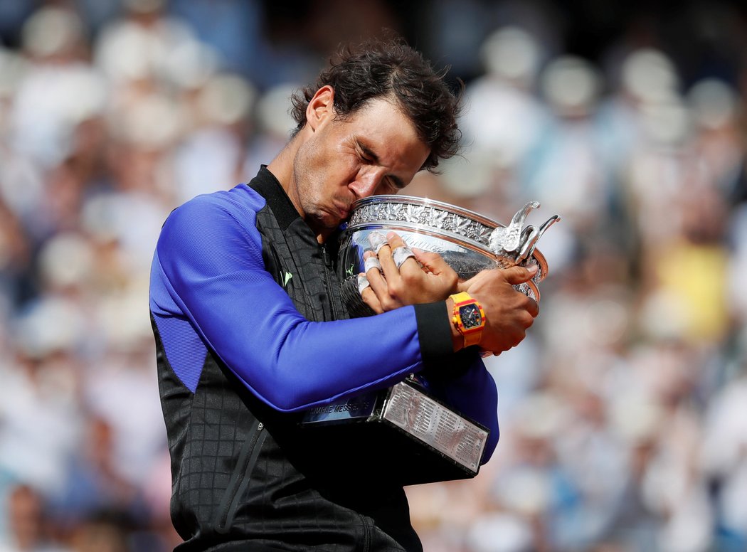 Rafael Nadal vládne antuce i po French Open! Ve finále zdolal Wawrinku