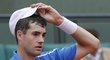 Co jen tak změním? John Isner ztratil za 63 minut dva sety, oba poměrem 4:6