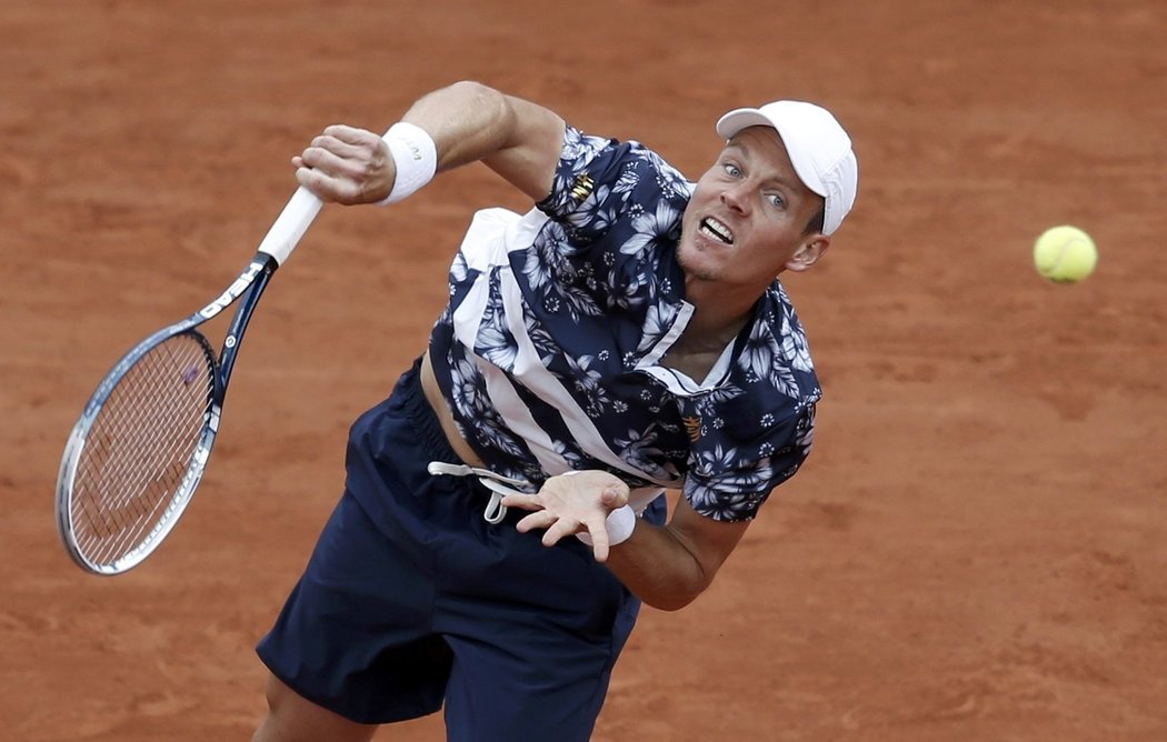 Tomáš Berdych se v osmifinále French Open s Johnem Isnerem mohl spolehnout na své podání