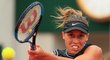 Madison Keysová postoupila do čtvrtfinále French Open přes Kateřinu Siniakovou.