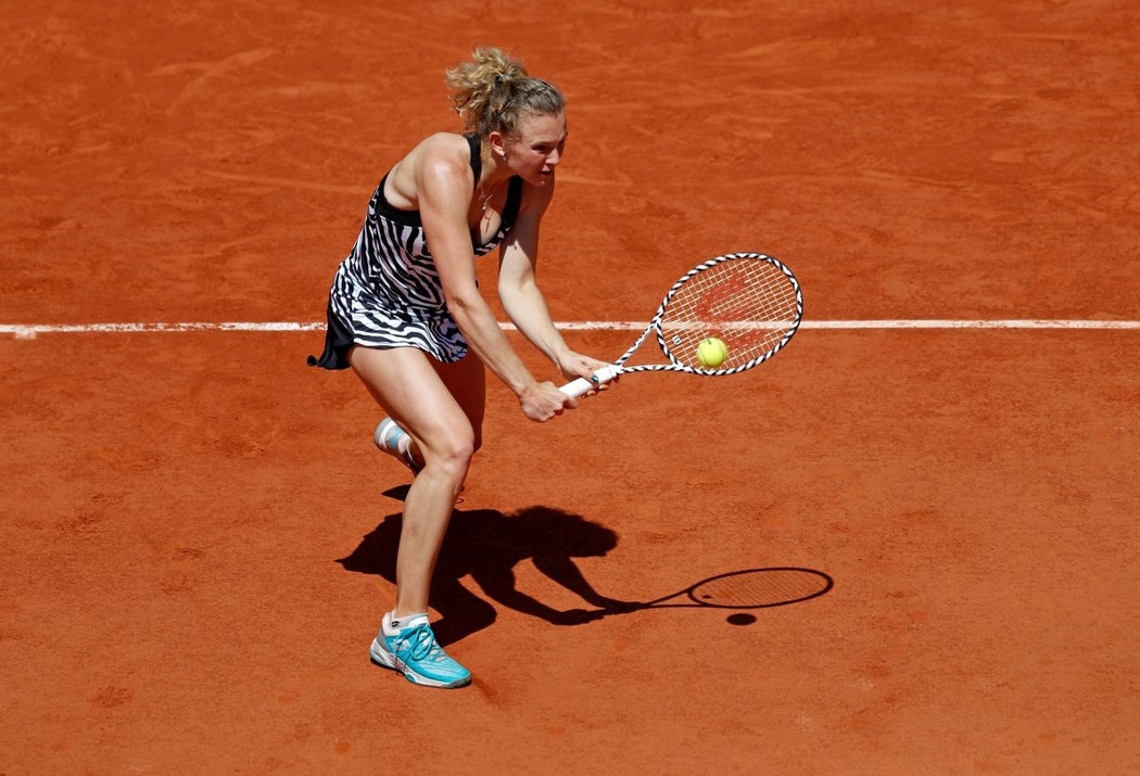 Kateřina Siniaková při zápase na French Open se světovou jedničkou Naomi Ósakaovou