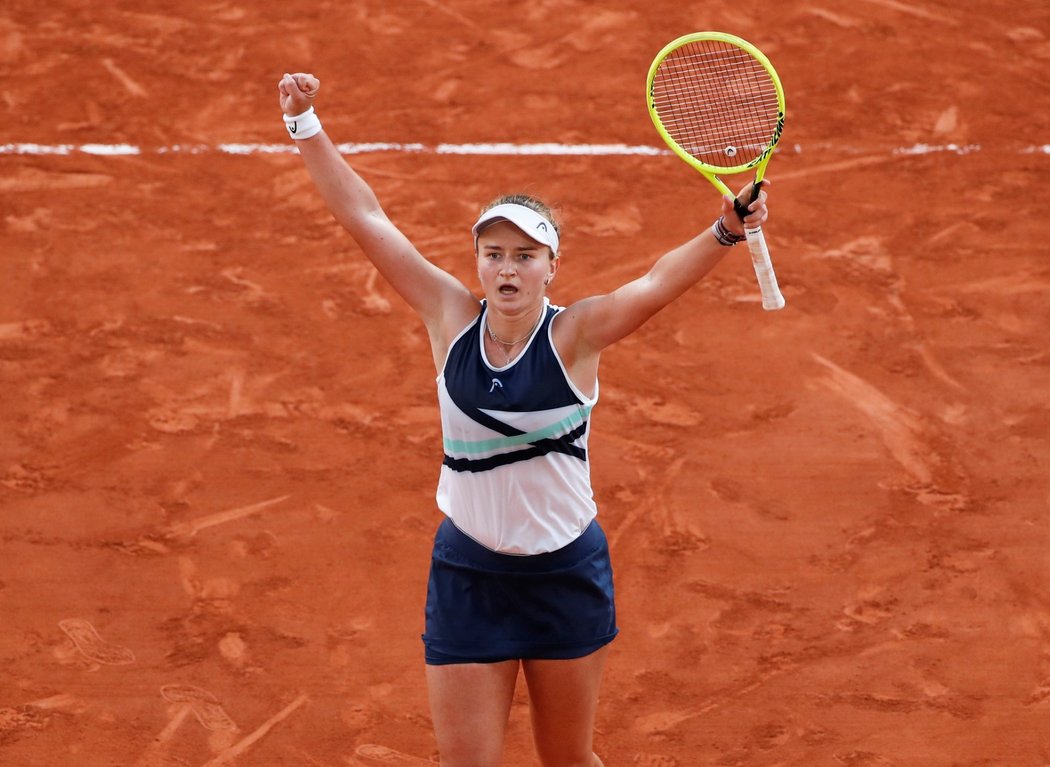 Česká tenistka Barbora Krejčíková po velké bitvě postupuje do finále French Open