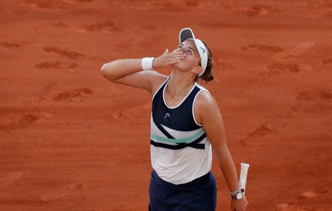 Česká tenistka Barbora Krejčíková si užívá postup do finále French Open