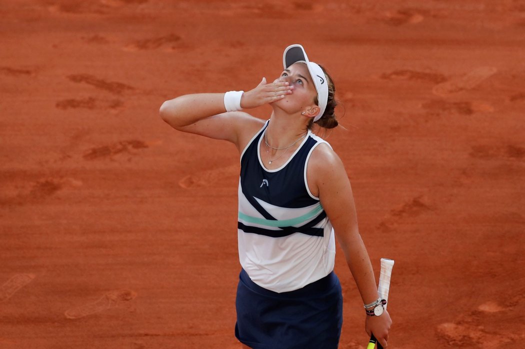 Česká tenistka Barbora Krejčíková si užívá postup do finále French Open