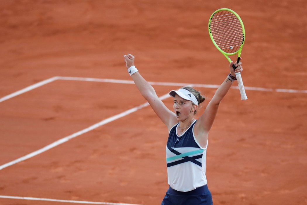 Oslava Barbory Krejčíkové po postupu do finále French Open