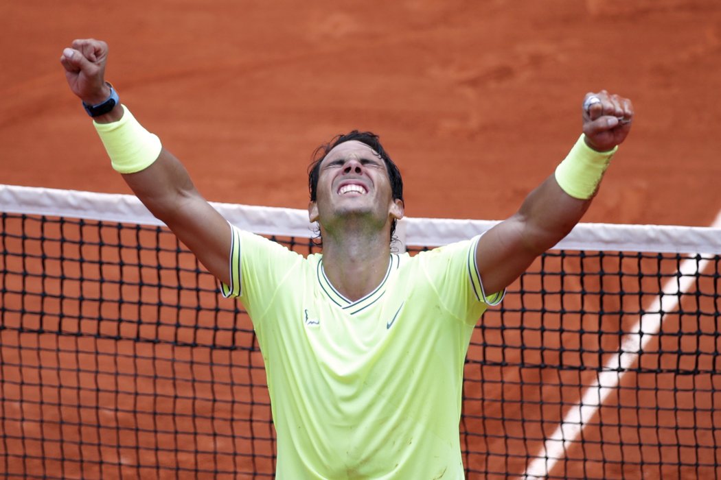 Rafael Nadal je znovu králem Roland Garros. Španělský tenista porazil v dnešním finále na pařížské antuce Rakušana Dominica Thiema 6:3, 5:7, 6:1, 6:1 a jako první vyhrál některý z grandslamů dvanáctkrát.