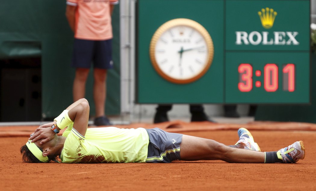 Rafael Nadal je znovu králem Roland Garros. Španělský tenista porazil v dnešním finále na pařížské antuce Rakušana Dominica Thiema 6:3, 5:7, 6:1, 6:1 a jako první vyhrál některý z grandslamů dvanáctkrát.