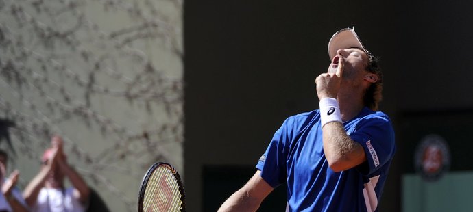 Domácí Stephane Robert se v prvním kole French Open vyhecoval a vyřadil Tomáše Berdycha