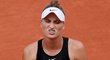 Zklamaná Markéta Vondroušová v osmifinále French Open proti Paule Badosaové