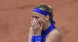 Dojatá Petra Kvitová se raduje po svém vítězství v prvním kole Roland Garros