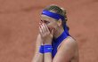 Dojatá Petra Kvitová se raduje po svém vítězství v prvním kole Roland Garros