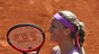 Petra Kvitová se raduje v zápase třetího kola French Open proti Rumunce Beguové