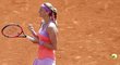 Petra Kvitová se raduje z výhry nad Rumunkou Beguovou a postupu do osmifinále French Open