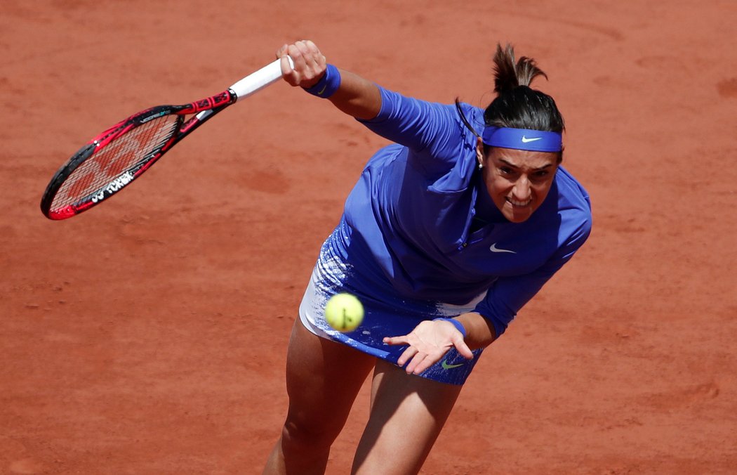 Francouzská tenistka Caroline Garciaová v utkání čtvrtfinále French Open proti Karolíně Plíškové